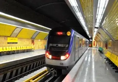 روند عادی تردد قطارهای مترو در خط چهار