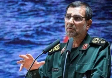 بازدید فرمانده نیروی دریایی سپاه پاسداران از صنایع دریایی وزارت دفاع در بندرعباس 