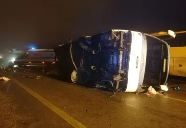 مینی بوس کارگران در کرمانشاه واژگون شد