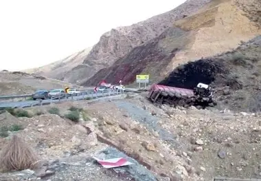 باز هم تصادف/ گردنه حاجی آباد همچنان قربانی می گیرد