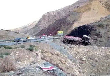 باز هم تصادف/ گردنه حاجی آباد همچنان قربانی می گیرد