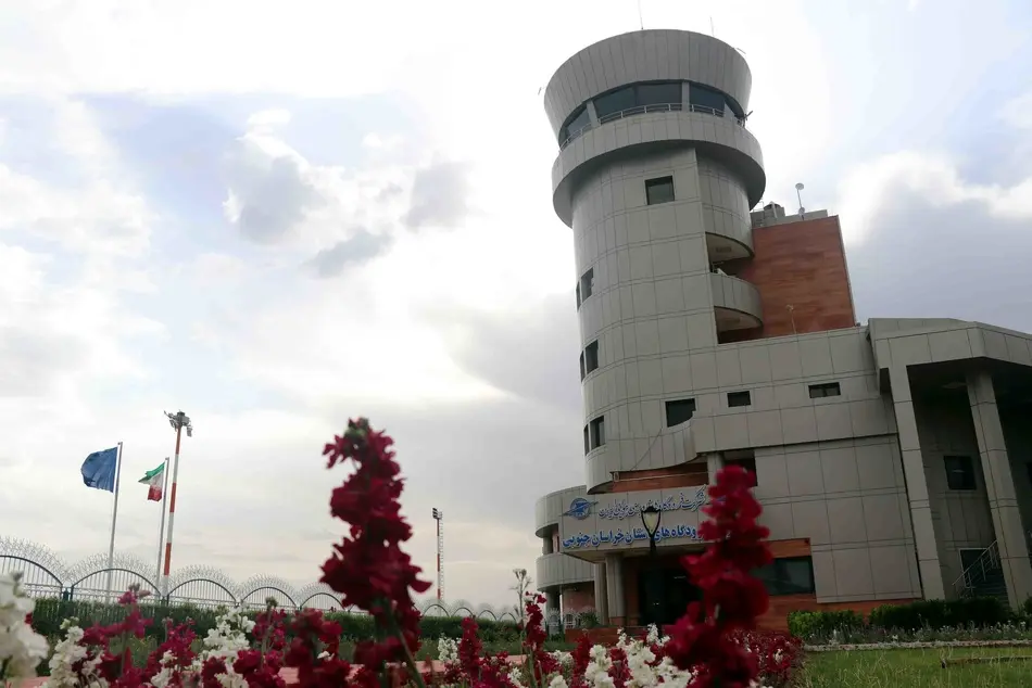 کلنگ‌زنی توسعه ترمینال فرودگاه بیرجند به دست وزیر راه