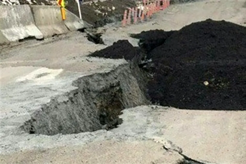 نشست جاده در محور کرج_چالوس