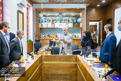 

امضای تفاهم نامه همکاری سه جانبه برای تولید اتوبوس های برقی در اصفهان
