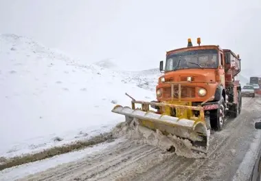 برف پاییزی جاده‌های کوهستانی تهران را سفیدپوش کرد