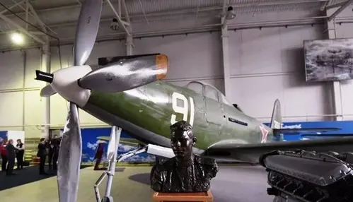 نمایشگاه هواپیماهای جنگی دوران شوروی.jpg9