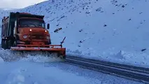 استمرار فعالیت سامانه بارشی در بخش‌هایی از کشور/ استقرار راهداران در محورهای برف‌ گیر