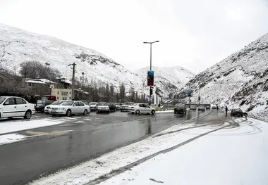 محور هراز بازگشایی شد/تردد در جاده های کوهستانی با زنجیر چرخ