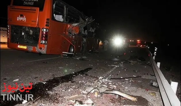 تصادف اتوبوس حامل زائران پاکستانی در مهران ۲ زخمی بر جای گذاشت