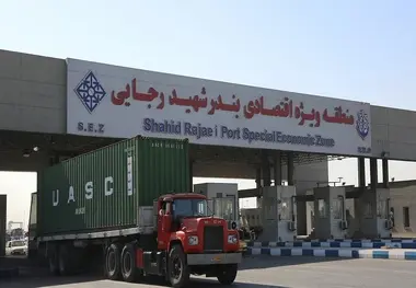 صف طولانی خودروهای باری در اسکله شهید رجایی 