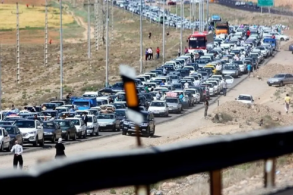
ترافیک سنگین در آزادراه قزوین-کرج/ باران در جاده های شمالی 