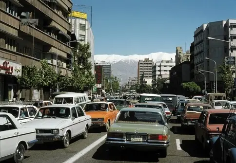 اتوبوس سواری عجیب در تهران؛ ۶۰ سال قبل + عکس