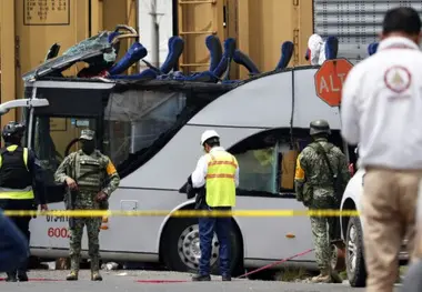 برخورد سهمگین قطار با اتوبوس در مرکز مکزیک؛ ۹ کشته و زخمی 