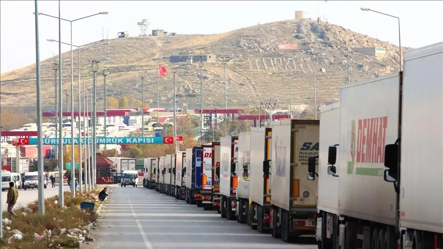صف کامیون ها در مرز با کاهش زمان ترخیص کالا جمع می شود؟


