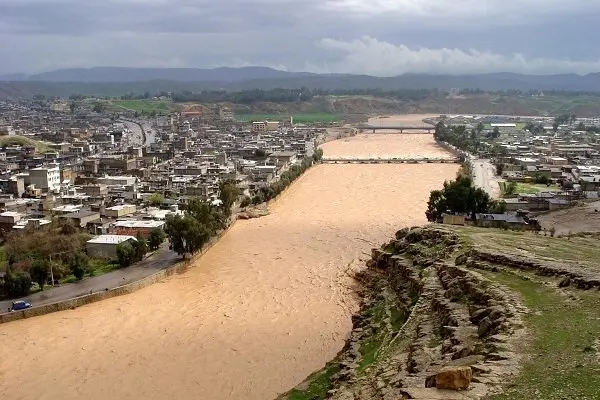 طغیان رودخانه کشکان راه ارتباطی پنج روستای لرستان را مسدود کرد