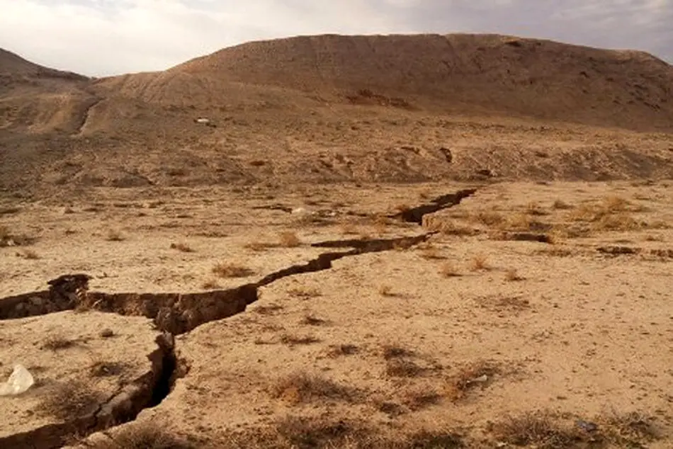 ایران در حال نشست است