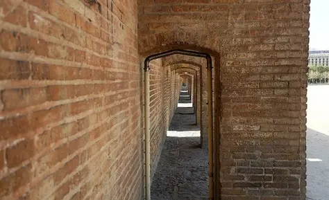 گند زدن به سی و سه پل