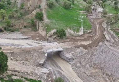 ‌بهره‌ برداری از پل روستای ریزوند و بهسازی محورهای آسیب‌ دیده در ایلام‌