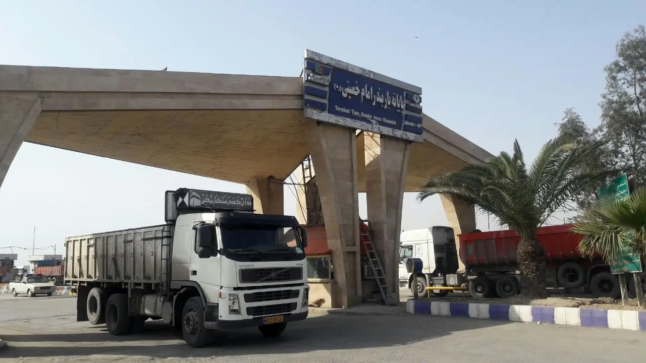 اعتراض به رفتار برخی تانکرداران عراقی در دفع زباله‌های 
سوختی 