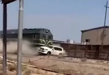 تصادف شدید قطار و خودرو در شمال بغداد حادثه آفرید+فیلم
