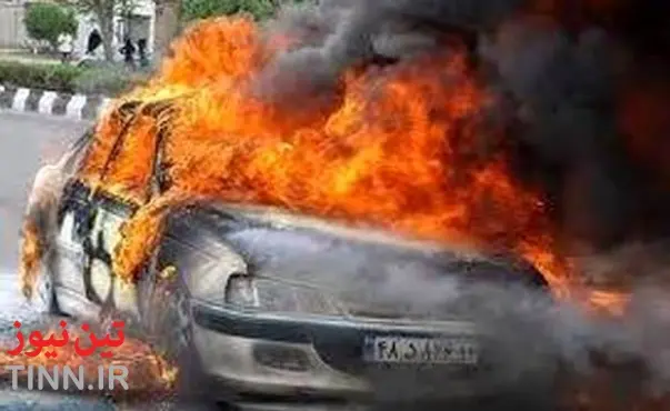 خودروی پژو ۴۰۵ در سانحه رانندگی همدان آتش گرفت