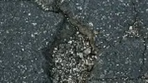 خرابی زودرس آسفالت ناشی از مصرف قیر نامرغوب در پروژه ها است