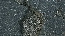 خرابی زودرس آسفالت ناشی از مصرف قیر نامرغوب در پروژه ها است