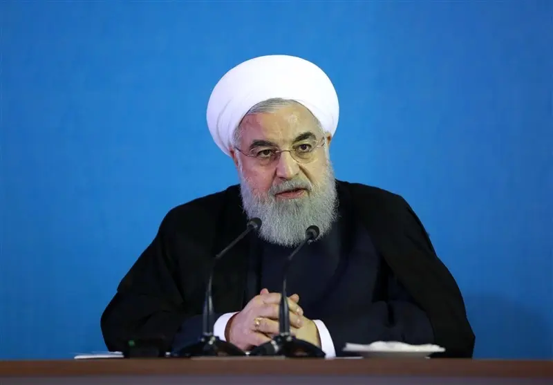 حضور سرزده روحانی در یکی از ایستگاه‌های آتش‌نشانی تهران