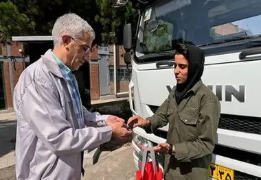 دختر دهه هفتادی با کامیونت های تولید تراکتورسازی به دل جاده ها می زند