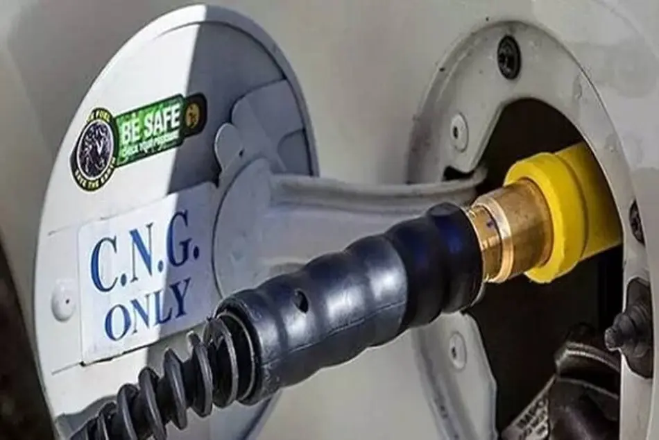 گام جدید دولت برای کاهش مصرف بنزین؛ خودروها به صورت رایگان دوگانه سوز می شوند