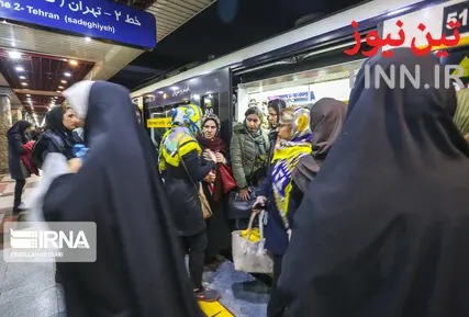 مترو تهران در یک روز برفی