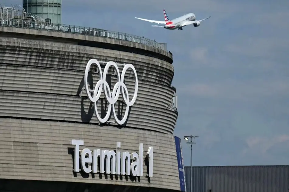 French air traffic controller strike threaten travel chaos at Paris airports