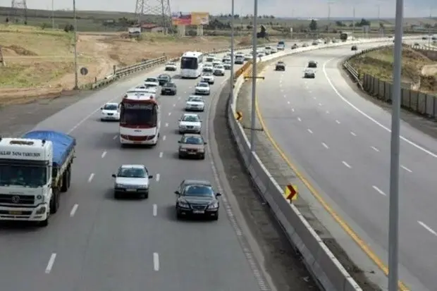 افزایش تردد وسایل نقلیه سنگین در محورهای مواصلاتی ایلام