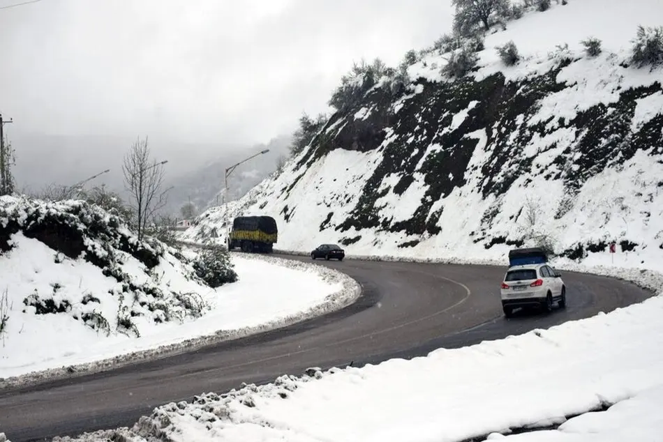 احتمال ریزش سنگ در محورهای کوهستانی مازندران