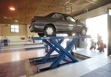 رایزنی برای دریافت حکم دادستانی برای ورود به پارکینگ دو شرکت بزرگ خودروساز