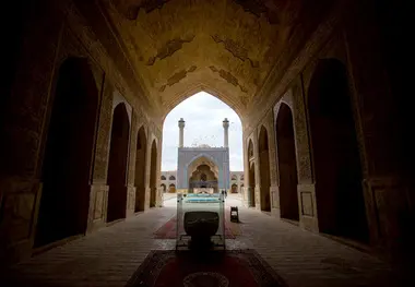 عبور مترو از جوار «مسجد جامع» اصفهان زیر ذره‌ بین یونسکو قرار گرفت