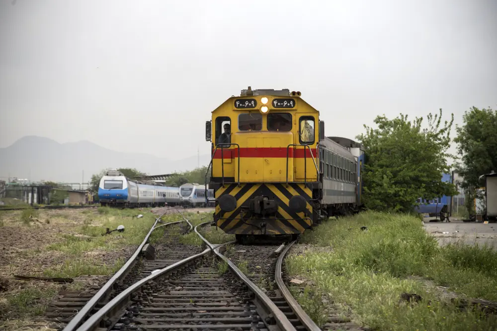 مدیرعامل راه آهن: کم لطفی سازمان برنامه عمر ناوگان ریلی را افزایش داد