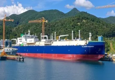 LNG carrier transports LNG to Asia through the Northern Sea Route
