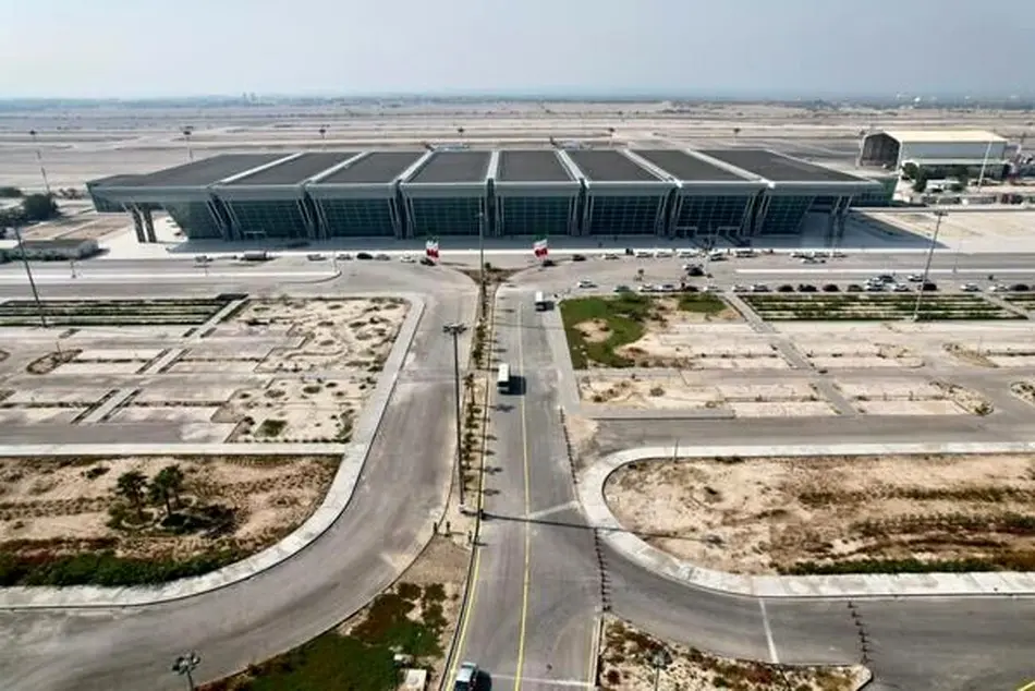 صدور اولین کارت پرواز اتوماتیک برای وزیر راه و شهرسازی در فرودگاه کیش 