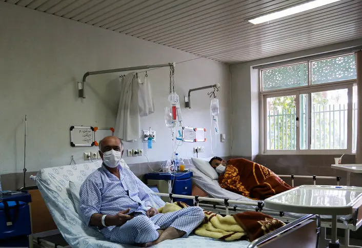 به طور متوسط، ساعتی ۱۵ نفر در ایران به کرونا مبتلا می‌شوند / در هر ساعت یک تا دو نفر جان خود را بر اثر کرونا از دست می‌دهند / ساعتی ۵ نفر بهبود پیدا می‌کنند