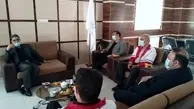 کمک رئیس دانشگاه البرز آبیک به جمعیت هلال احمر 