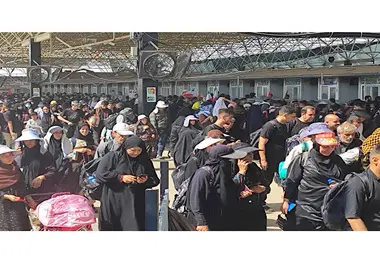 تداوم خدمات حمل و نقل جاده ای در اوج موج بازگشت زائران اربعین؛ جاده ها همگام با زائران