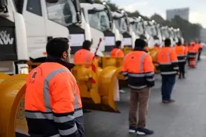 نجات یک مادر و فرزند توسط راهداران جنوب کرمان/ تلاش برای کمک به کاربران جاده ای