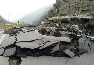 تردد در جاده ها بدون چالش ادامه دارد؛ مشکلات جاده ای به وجود آمده در جنگ پس از پایان حملات رفع می شود
