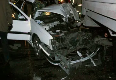 انحراف خودرو در آزادراه نطنز - اصفهان 3 کشته برجای گذاشت