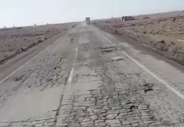 تخریب سرمایه های ملی؛ شرایط نامناسب جاده جندق تا خور بیانک 