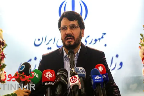گزارش تصویری| بازدید وزیر راه و شهرسازی از ششمین نمایشگاه حمل و نقل ، لجستیک و صنایع وابسته 