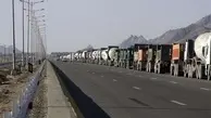 صف کیلومتری کامیون‌ها در پمپ گازوئیل تهران