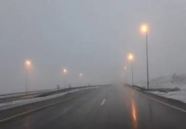 مه آلودگی و لغزندگی در محورهای استان زنجان
