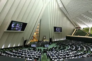 طرح دریافت حق بیمه  از بارنامه رانندگان کامیون به صحن مجلس نرفت